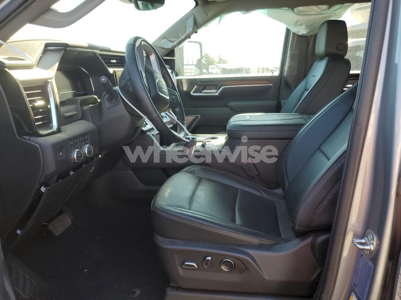 Photo 7 of 2025 GMC SIERRA K3500 DENALI (VIN 1GTUUHEL5SZ124030)