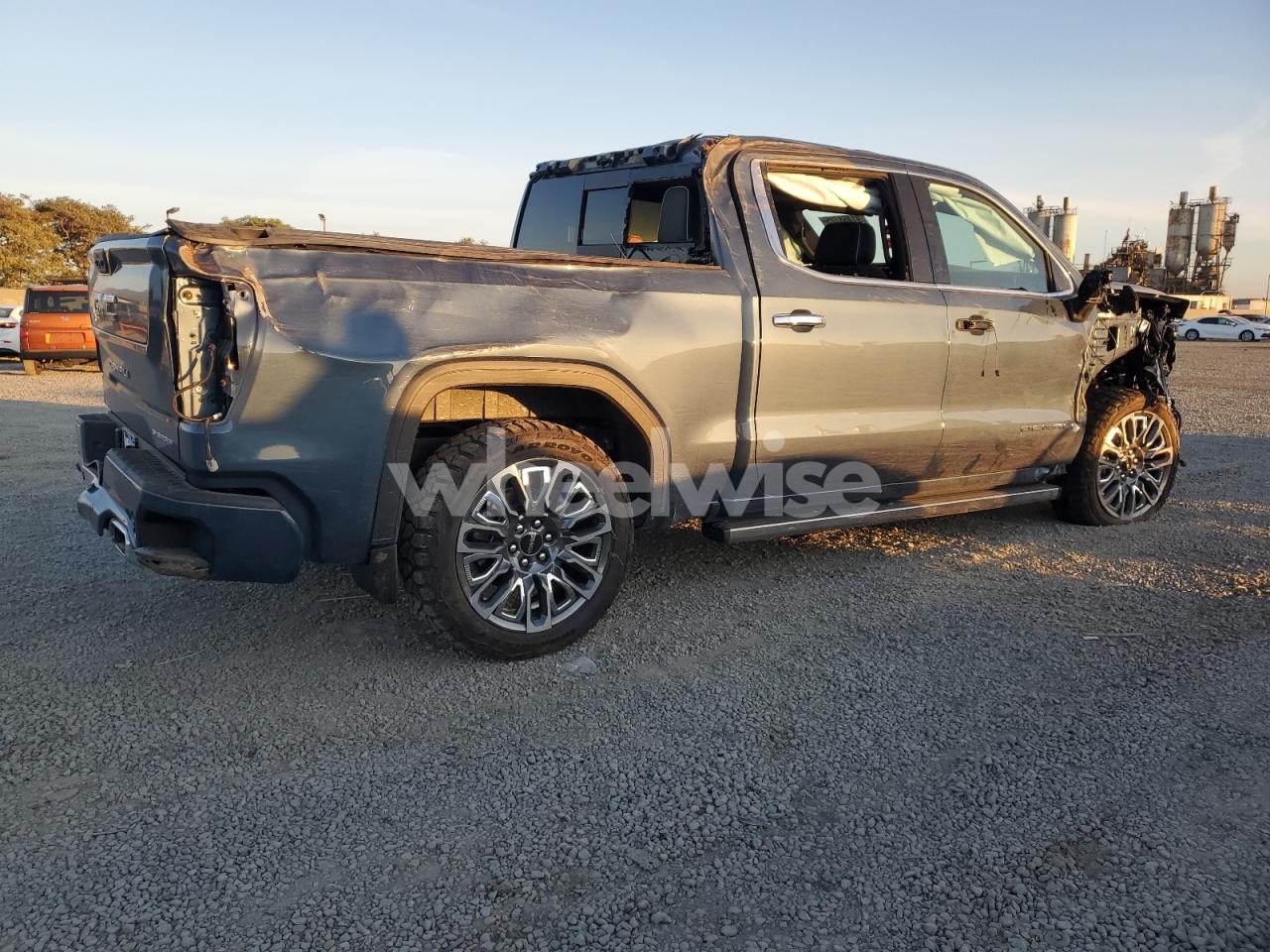 Photo 3 of 2026 GMC SIERRA K1500 DENALI ULTIMATE (VIN 1GTUUHEL5TZ119248)