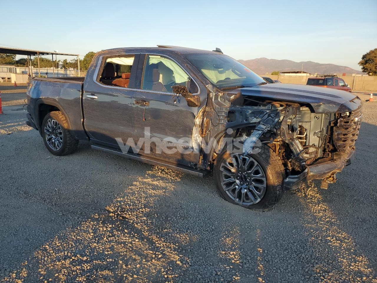 Photo 4 of 2026 GMC SIERRA K1500 DENALI ULTIMATE (VIN 1GTUUHEL5TZ119248)