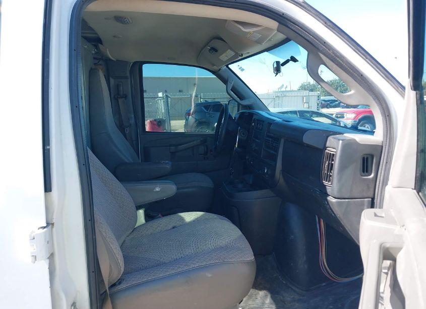 Photo 5 of 2017 Gmc Savana 2500 WORK VAN (VIN 1GTW7AFFXH1907741)