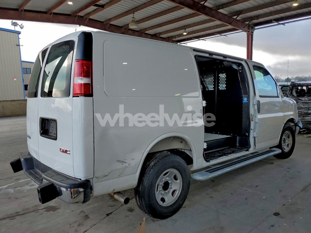 Photo 3 of 2025 GMC SAVANA G2500 (VIN 1GTW7AFP2S1250417)