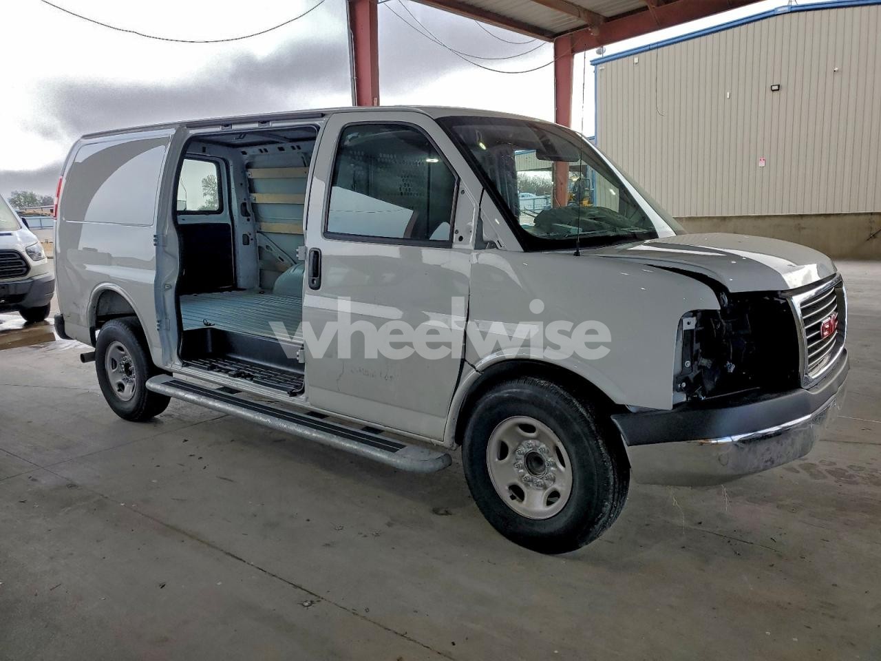 Photo 4 of 2025 GMC SAVANA G2500 (VIN 1GTW7AFP2S1250417)