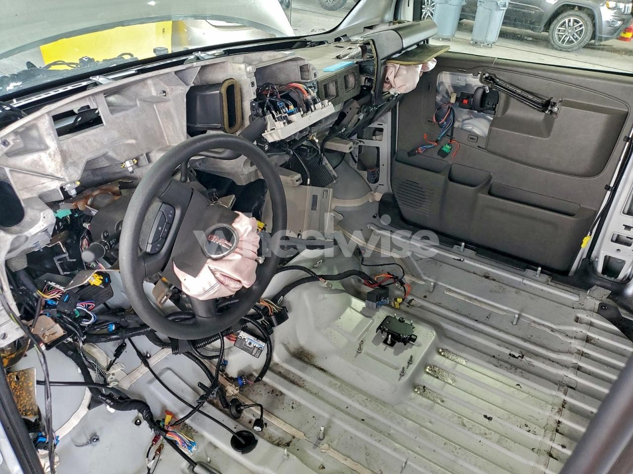 Photo 8 of 2025 GMC SAVANA G2500 (VIN 1GTW7AFP2S1250417)