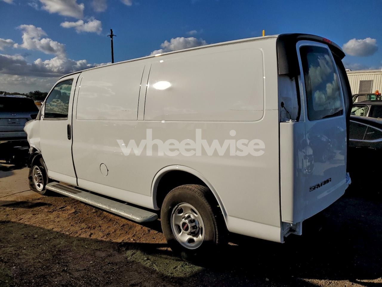 Photo 2 of 2024 GMC SAVANA G2500 (VIN 1GTW7AFP5R1180499)