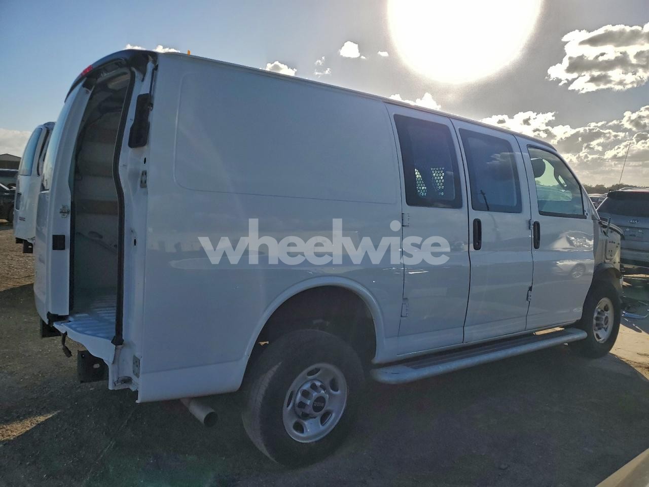 Photo 3 of 2024 GMC SAVANA G2500 (VIN 1GTW7AFP5R1180499)