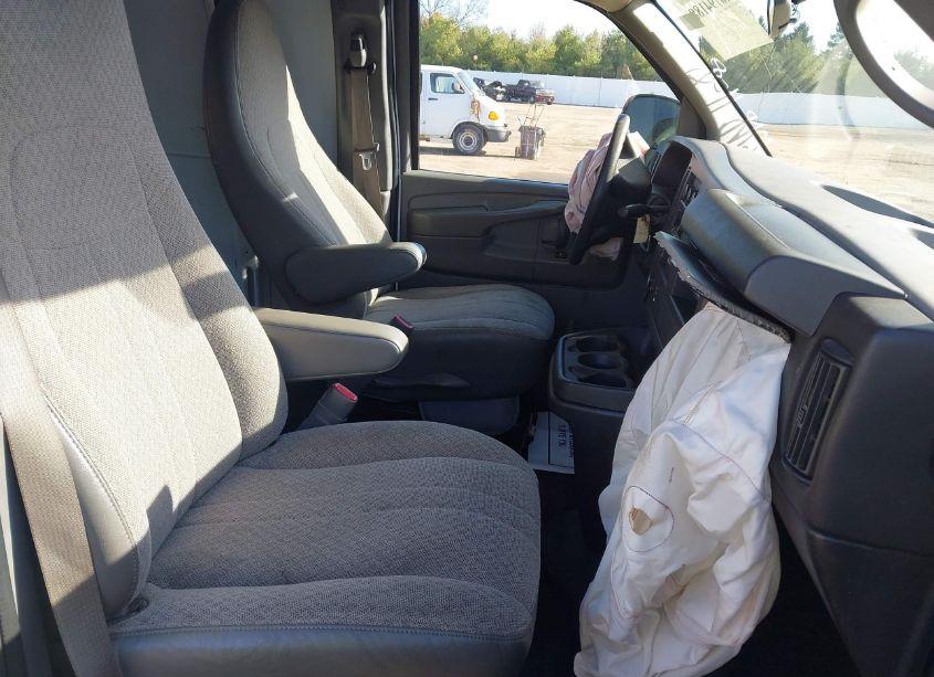 Photo 5 of 2014 Gmc Savana 2500 WORK VAN (VIN 1GTW7FCG3E1126775)