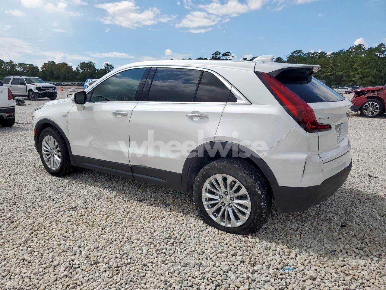Photo 2 of 2024 CADILLAC XT4 LUXURY (VIN 1GYAZAR47RF120632)