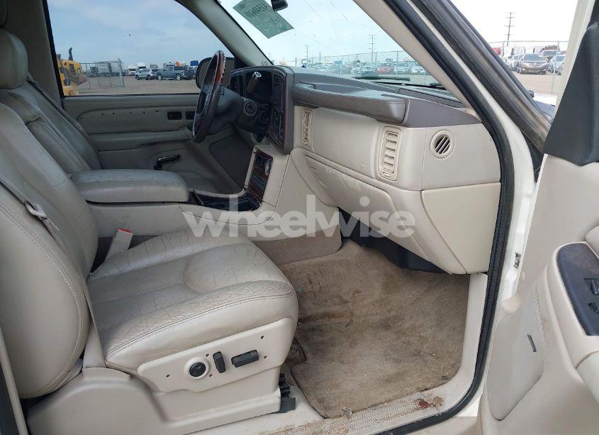 Photo 5 of 2005 Cadillac Escalade STANDARD (VIN 1GYEC63T05R133618)