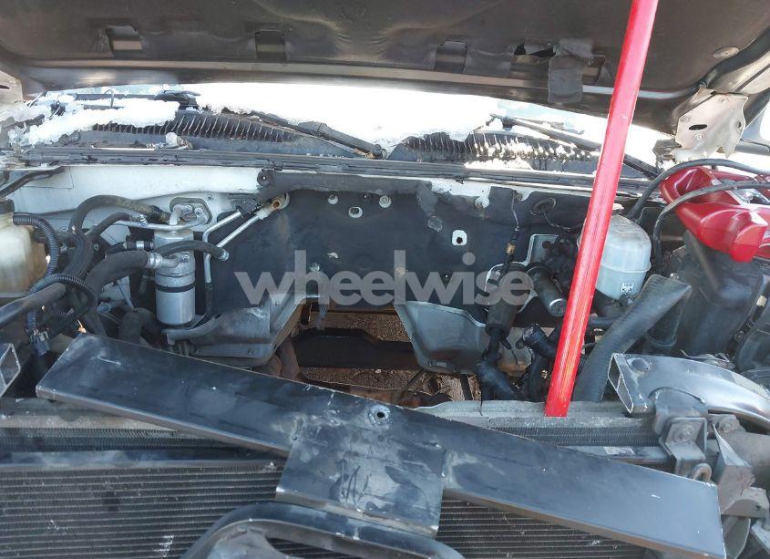 Photo 10 of 2005 Cadillac Escalade STANDARD (VIN 1GYEC63T05R136468)