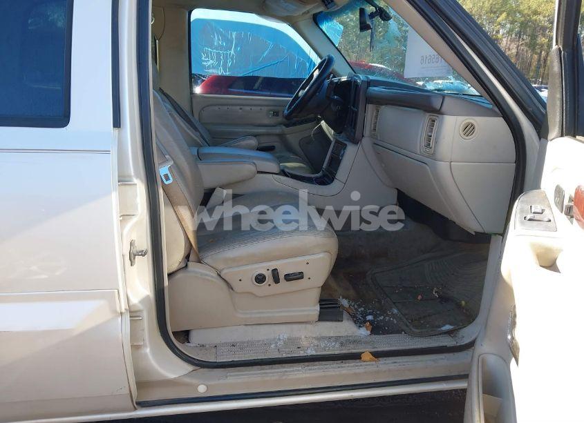 Photo 5 of 2005 Cadillac Escalade STANDARD (VIN 1GYEC63T05R136468)