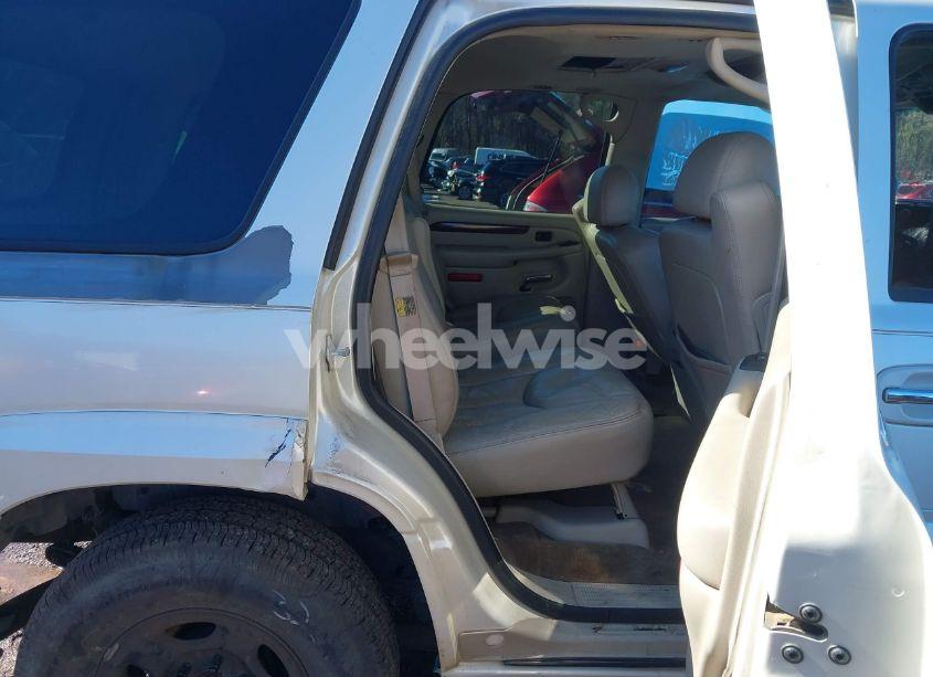 Photo 8 of 2005 Cadillac Escalade STANDARD (VIN 1GYEC63T05R136468)