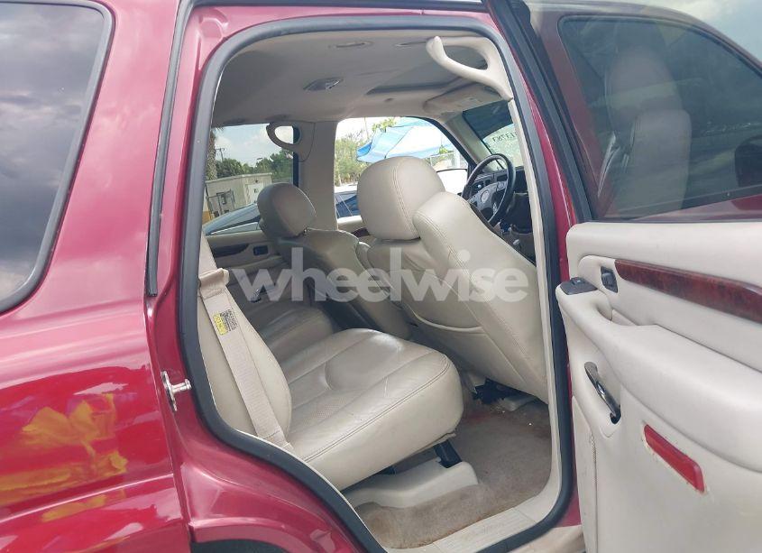 Photo 8 of 2005 Cadillac Escalade STANDARD (VIN 1GYEC63T15R178857)