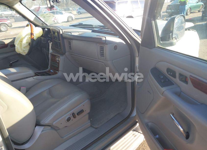 Photo 5 of 2005 Cadillac Escalade STANDARD (VIN 1GYEC63T45R113534)