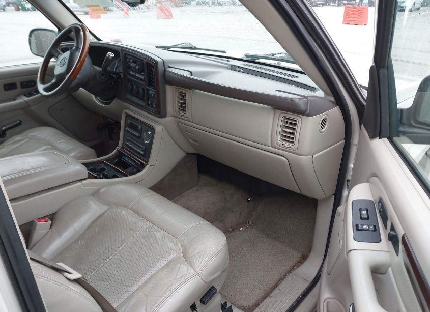 Photo 5 of 2002 Cadillac Escalade STANDARD (VIN 1GYEC63T62R255752)