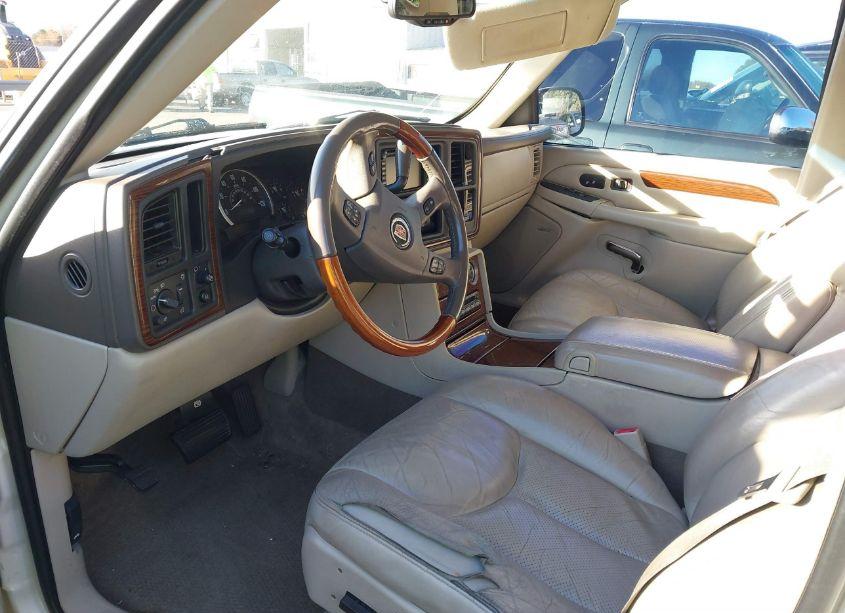 Photo 5 of 2004 Cadillac Escalade STANDARD (VIN 1GYEC63TX4R221204)