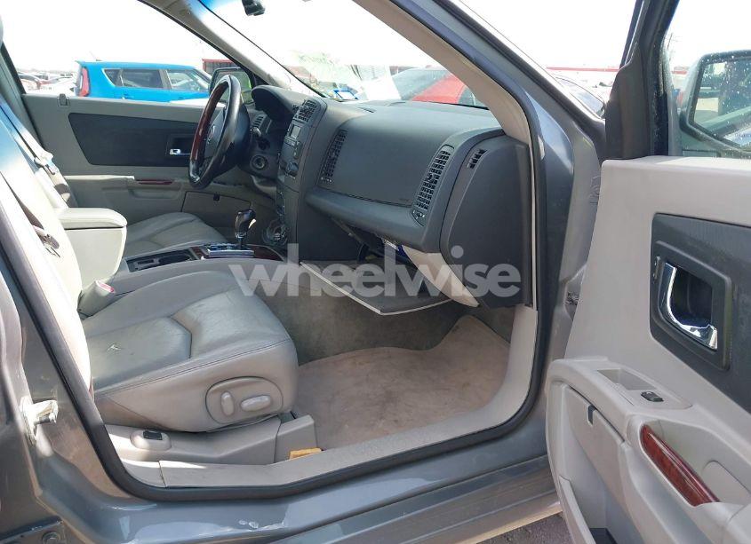 Photo 5 of 2005 Cadillac Srx V6 (VIN 1GYEE637050220906)