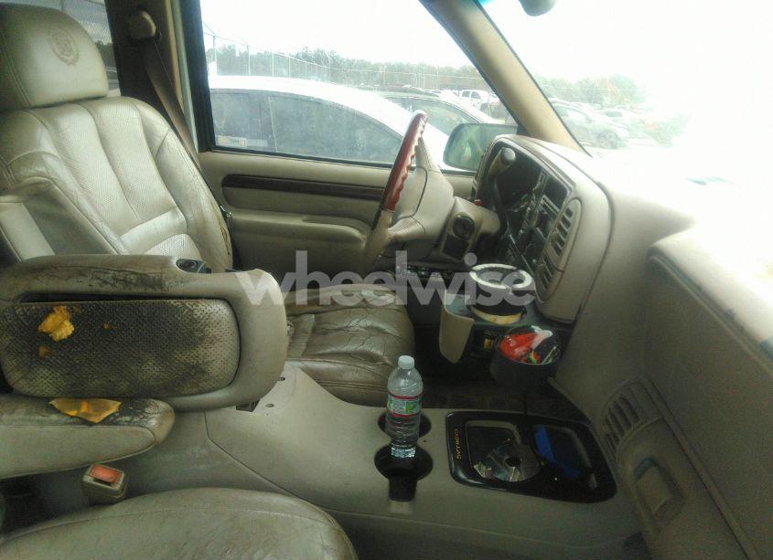 Photo 5 of 1999 Cadillac Escalade STANDARD (VIN 1GYEK13R0XR401774)