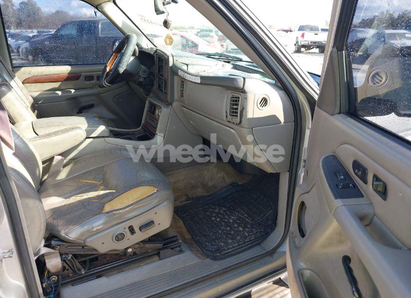 Photo 5 of 2005 Cadillac Escalade STANDARD (VIN 1GYEK63N05R104575)