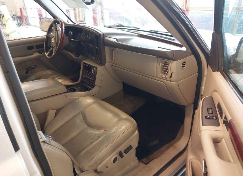 Photo 5 of 2005 Cadillac Escalade STANDARD (VIN 1GYEK63N15R102009)