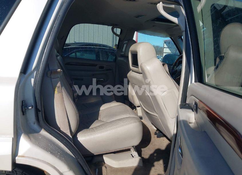 Photo 8 of 2004 Cadillac Escalade STANDARD (VIN 1GYEK63N24R206975)