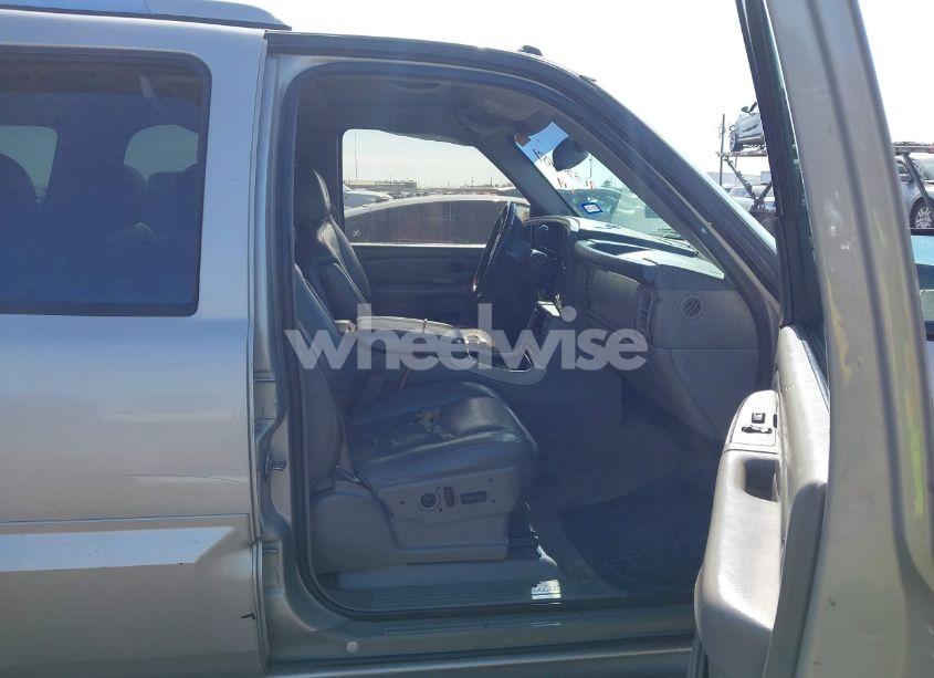 Photo 5 of 2005 Cadillac Escalade STANDARD (VIN 1GYEK63N95R223256)