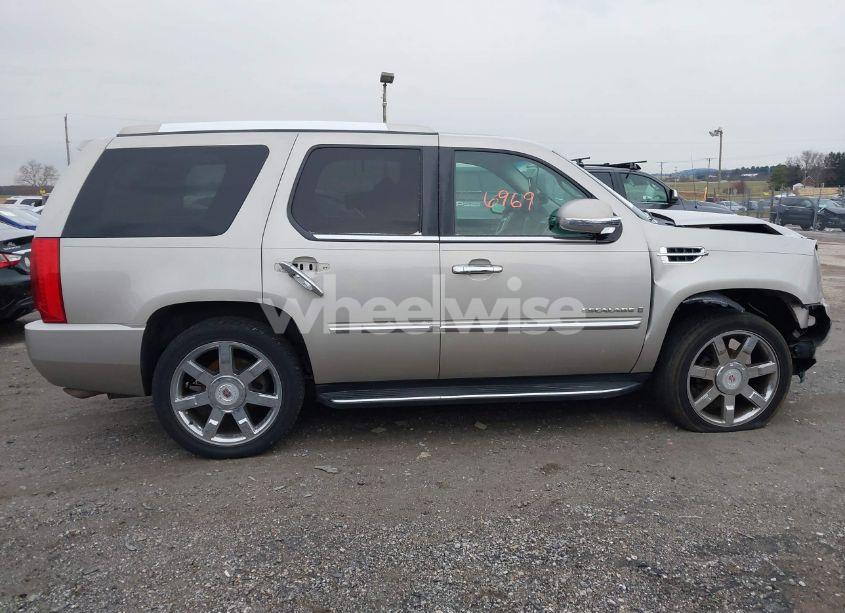 Photo 13 of 2009 Cadillac Escalade STANDARD (VIN 1GYFK232X9R102082)