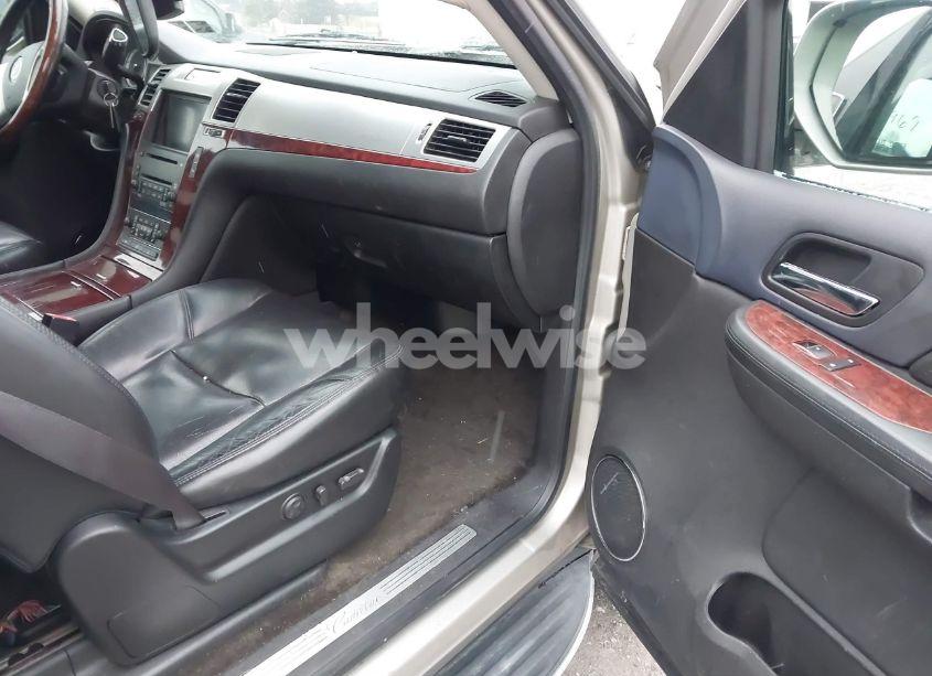 Photo 5 of 2009 Cadillac Escalade STANDARD (VIN 1GYFK232X9R102082)