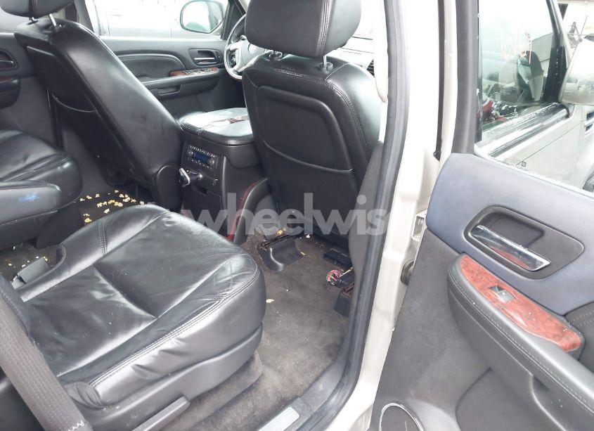 Photo 8 of 2009 Cadillac Escalade STANDARD (VIN 1GYFK232X9R102082)