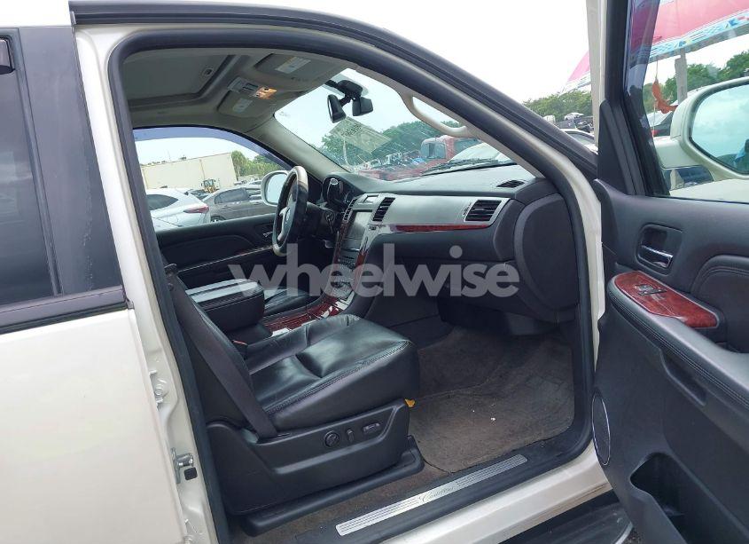 Photo 5 of 2009 Cadillac Escalade ESV STANDARD (VIN 1GYFK26239R217022)