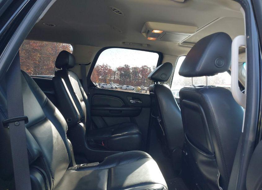 Photo 8 of 2007 Cadillac Escalade STANDARD (VIN 1GYFK63817R318637)