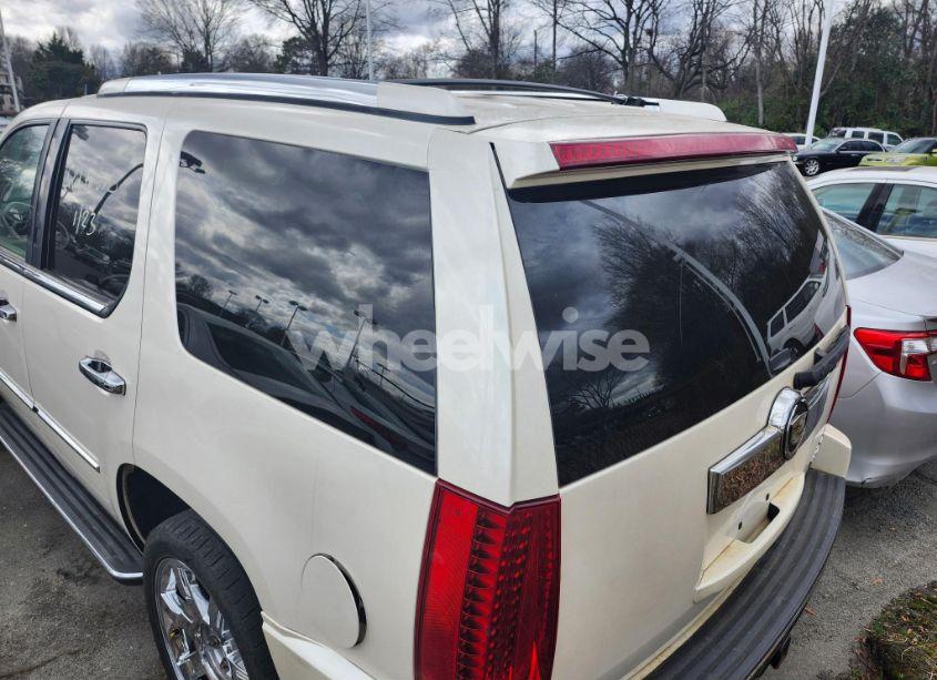 Photo 3 of 2008 Cadillac Escalade (VIN 1GYFK63888R158693)