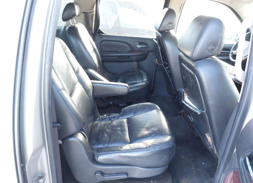 Photo 8 of 2007 Cadillac Escalade ESV STANDARD (VIN 1GYFK668X7R422457)