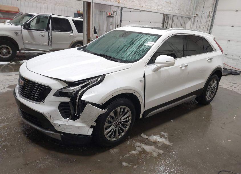 Photo 2 of 2022 Cadillac Xt4 FWD PREMIUM LUXURY (VIN 1GYFZCR40NF142709)