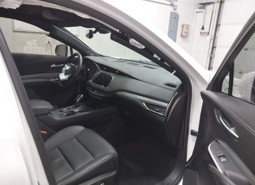Photo 5 of 2022 Cadillac Xt4 FWD PREMIUM LUXURY (VIN 1GYFZCR40NF142709)