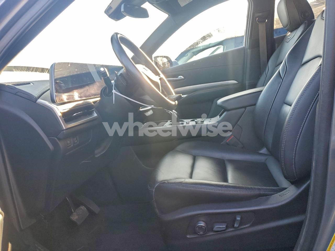 Photo 7 of 2024 CADILLAC XT4 PREMIUM LUXURY (VIN 1GYFZCR41RF214779)
