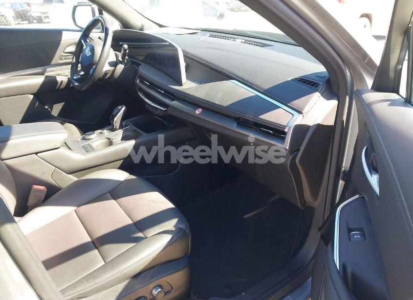 Photo 5 of 2024 Cadillac Xt4 FWD PREMIUM LUXURY (VIN 1GYFZCR44RF130066)