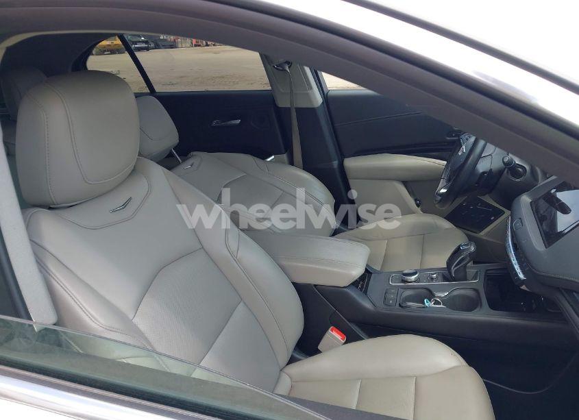 Photo 5 of 2019 Cadillac Xt4 PREMIUM LUXURY (VIN 1GYFZDR48KF131619)