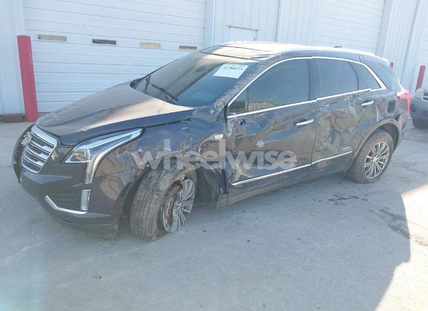 Photo 2 of 2017 Cadillac Xt5 LUXURY (VIN 1GYKNBRS0HZ105603)