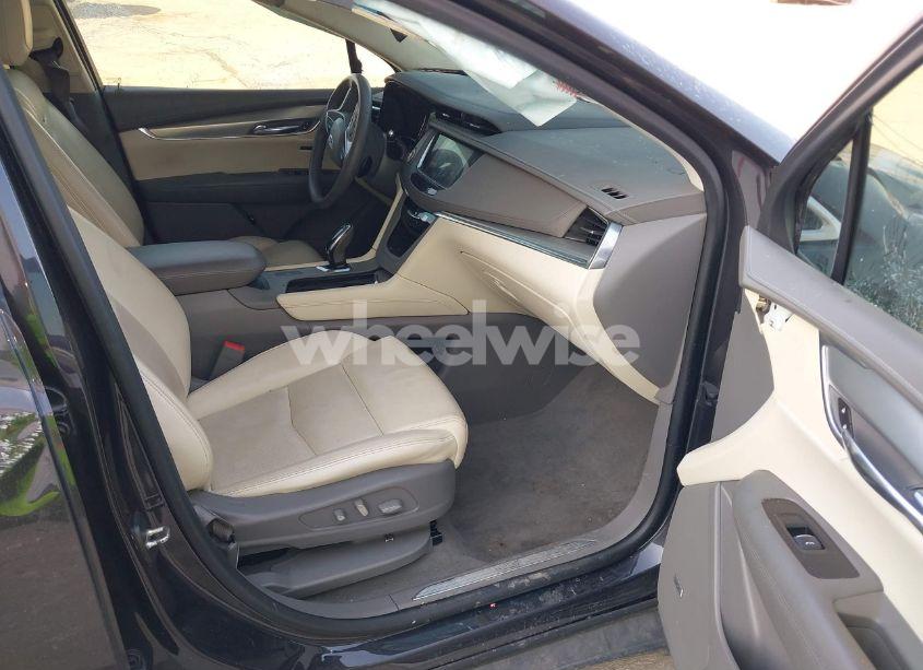 Photo 5 of 2017 Cadillac Xt5 LUXURY (VIN 1GYKNBRS0HZ105603)