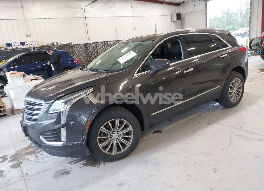 Photo 2 of 2017 Cadillac Xt5 LUXURY (VIN 1GYKNBRS0HZ115175)