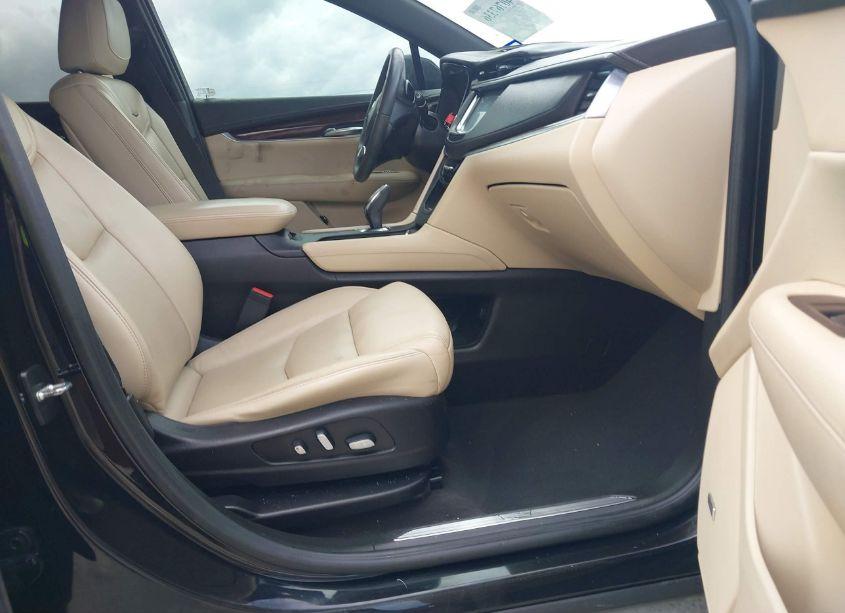 Photo 5 of 2017 Cadillac Xt5 LUXURY (VIN 1GYKNBRS0HZ320592)