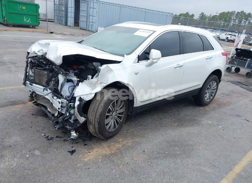 Photo 2 of 2017 Cadillac Xt5 LUXURY (VIN 1GYKNBRS4HZ197282)