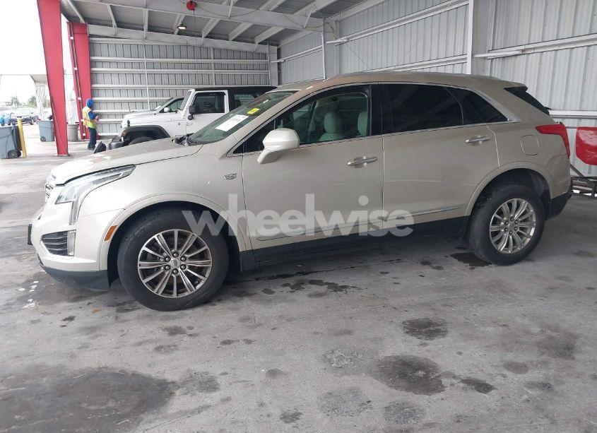 Photo 2 of 2017 Cadillac Xt5 LUXURY (VIN 1GYKNBRS6HZ107131)