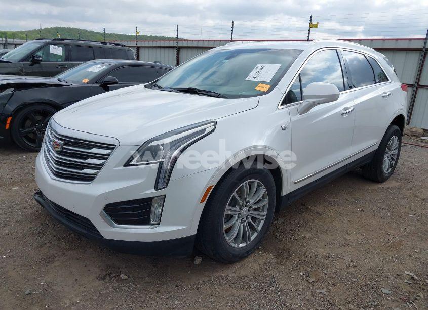 Photo 2 of 2018 Cadillac Xt5 LUXURY (VIN 1GYKNCRS0JZ133560)
