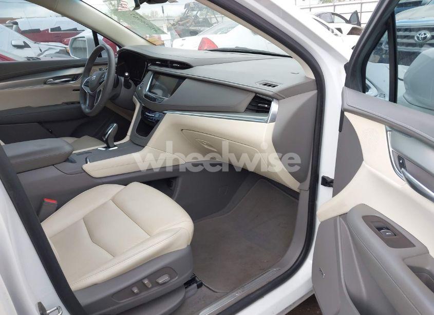 Photo 5 of 2018 Cadillac Xt5 LUXURY (VIN 1GYKNCRS0JZ133560)