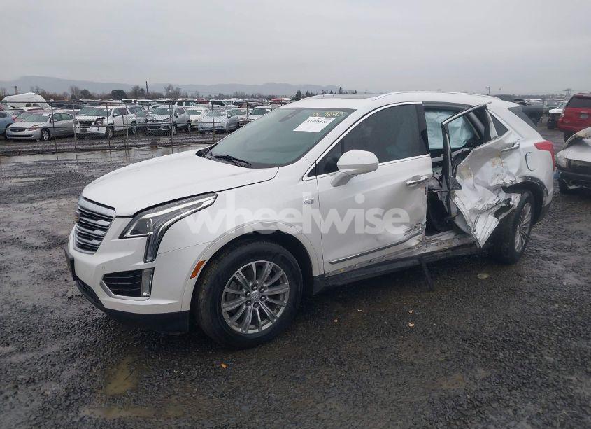 Photo 2 of 2018 Cadillac Xt5 LUXURY (VIN 1GYKNCRS0JZ179843)