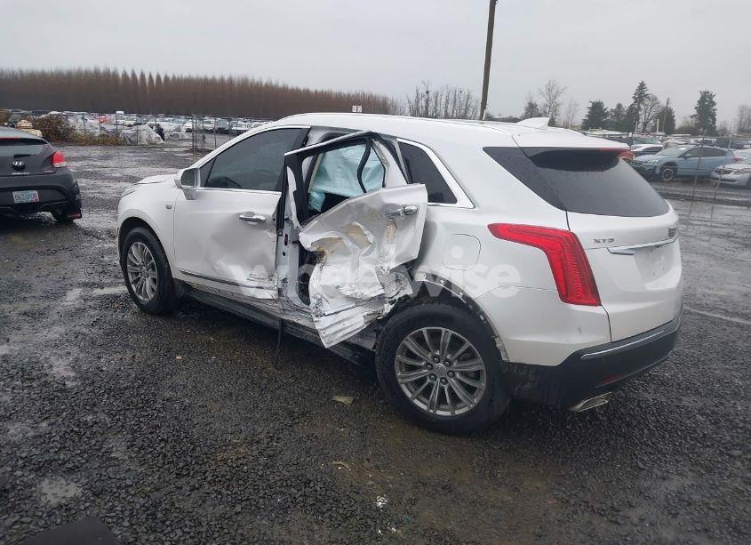 Photo 3 of 2018 Cadillac Xt5 LUXURY (VIN 1GYKNCRS0JZ179843)