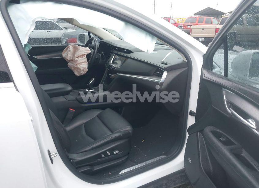 Photo 5 of 2018 Cadillac Xt5 LUXURY (VIN 1GYKNCRS0JZ179843)