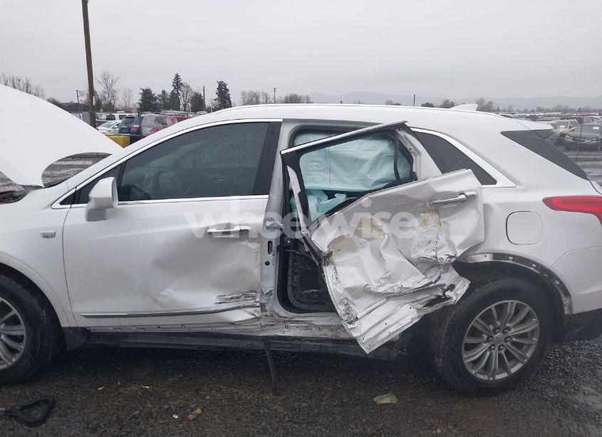 Photo 6 of 2018 Cadillac Xt5 LUXURY (VIN 1GYKNCRS0JZ179843)