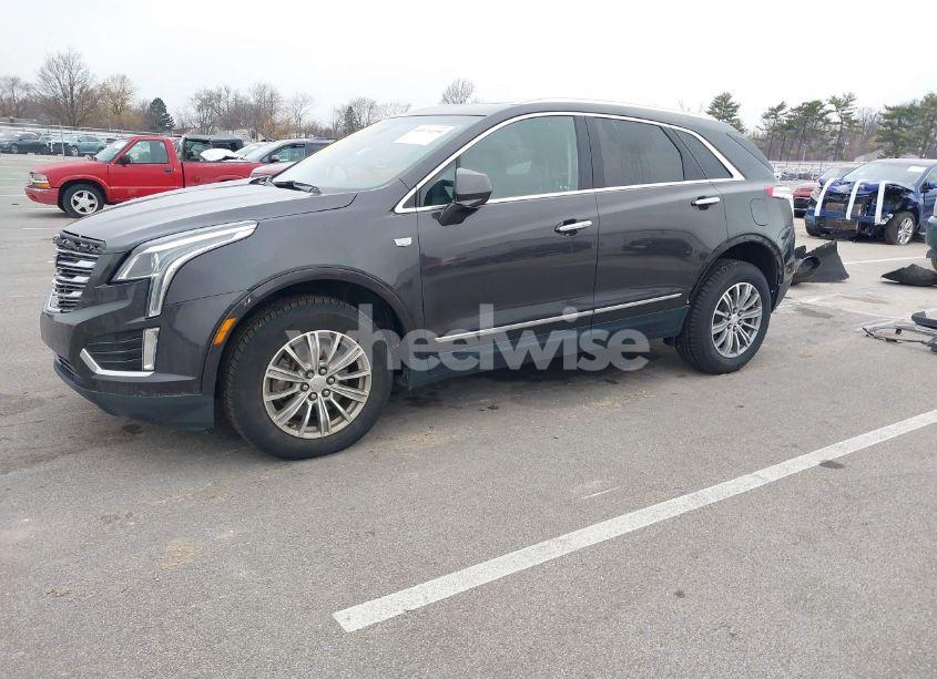 Photo 2 of 2019 Cadillac Xt5 LUXURY (VIN 1GYKNCRS1KZ131527)